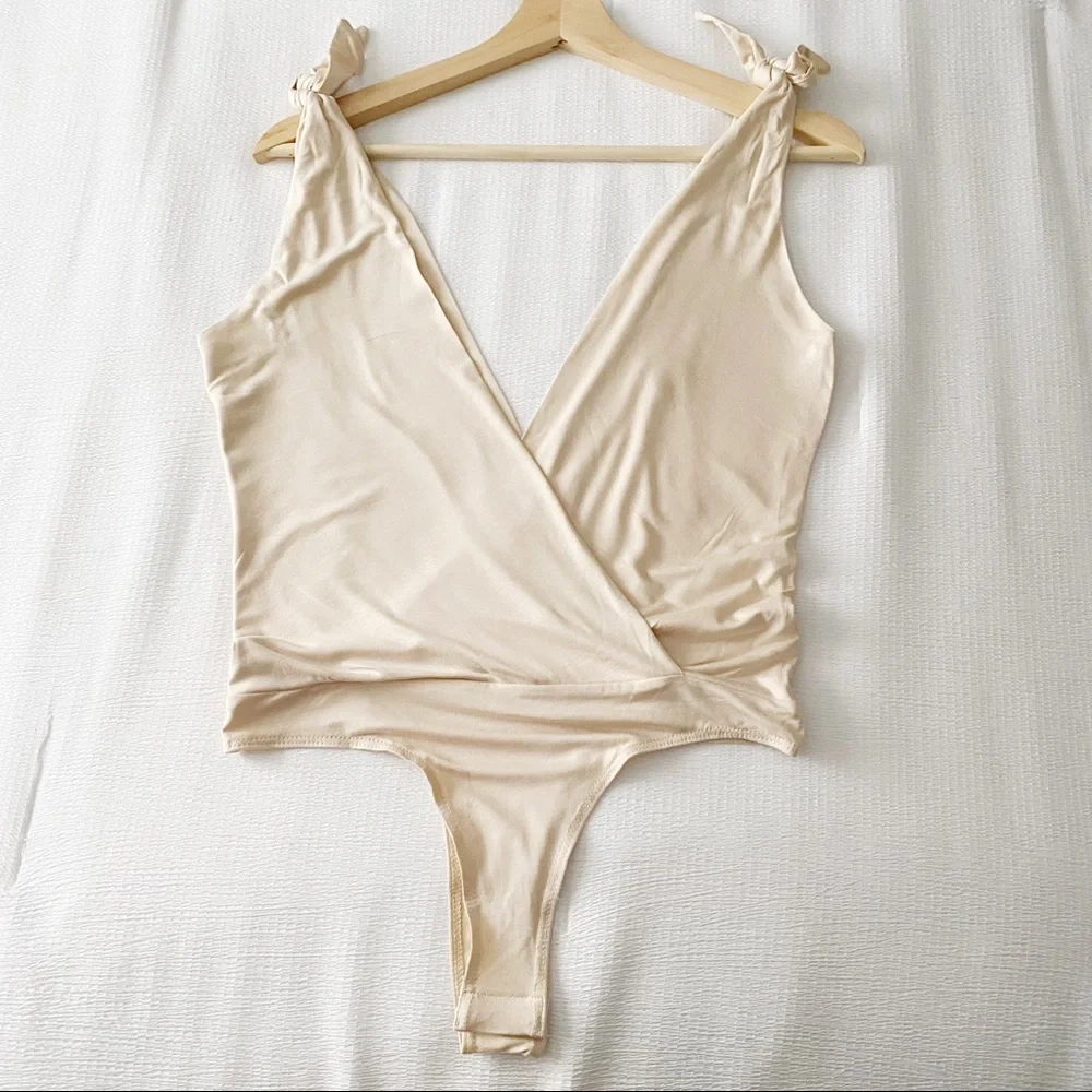 NWT Lulu’s Cream Tied Shoulder Strap Bodysuit - Picture 5 of 12